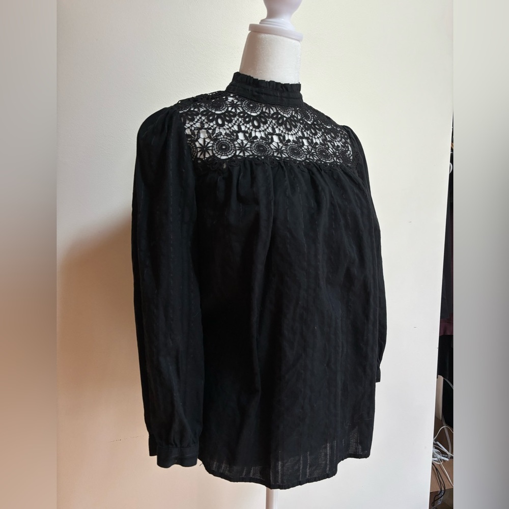 SALE 3️⃣ for $8! GAP XS Black Crochet Lace-Trim Mockneck Cotton Blouse